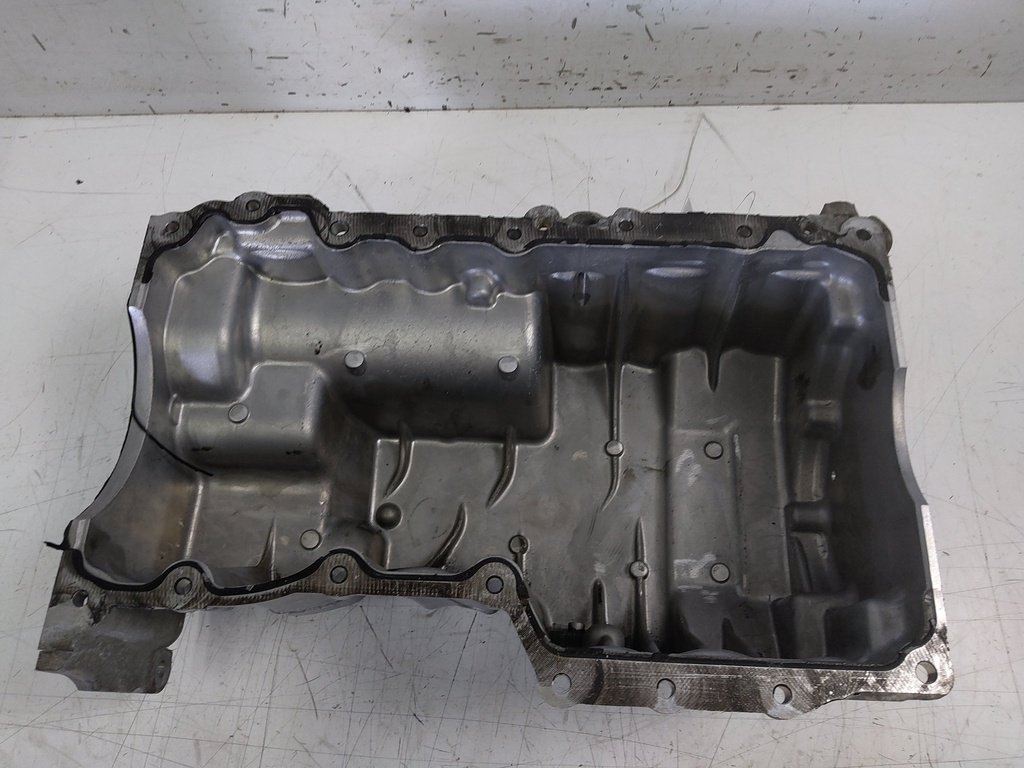 [MTD-525875] Parte superior del cárter de aceite Land Rover Sport L550