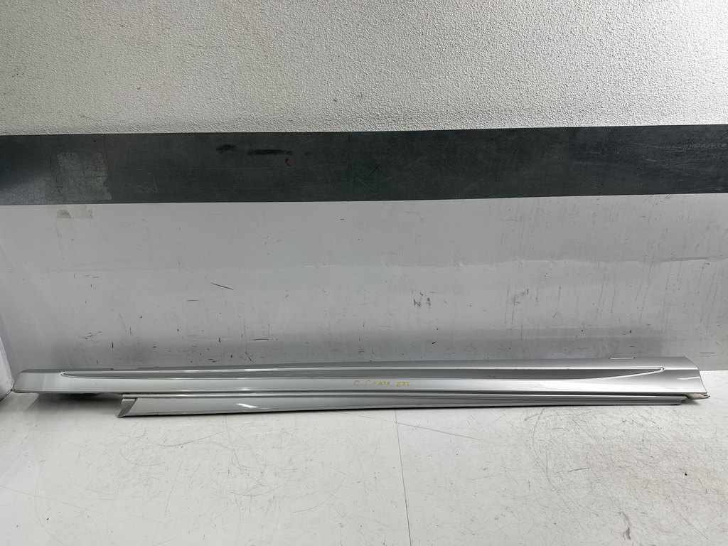 [MTD-497768] Umbral de puerta Mercedes Clase C AMG W205 2.0 M264.920
