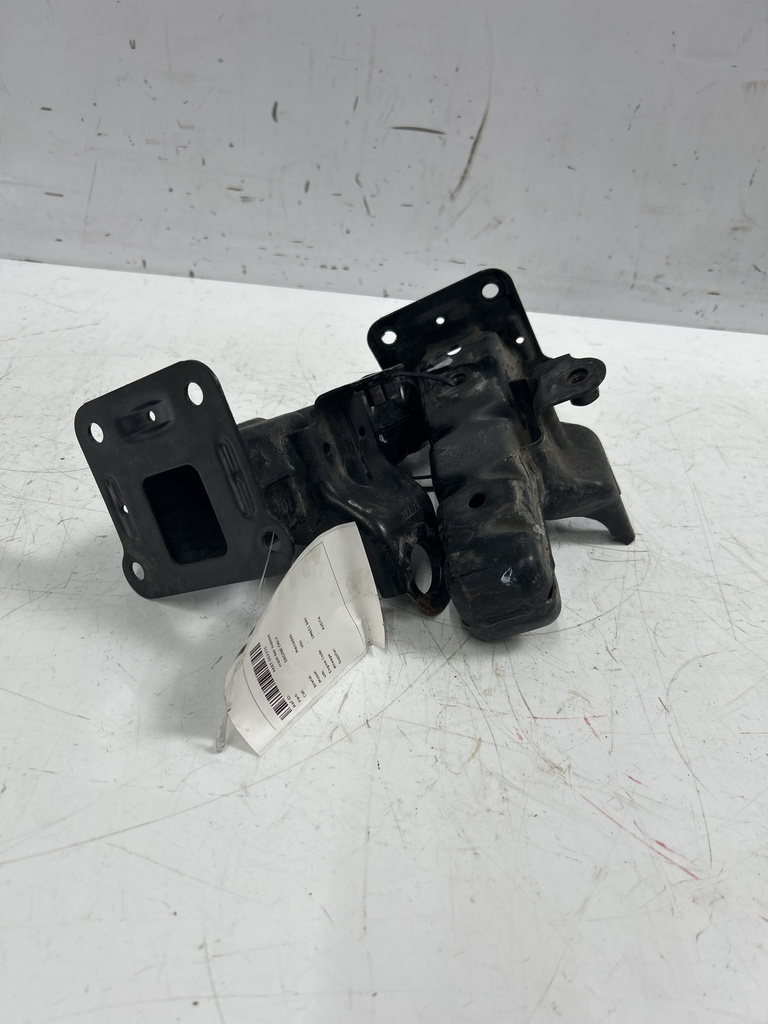 [MTD-499147] Soporte parachoques Mercedes Vito W447 OM654 2021