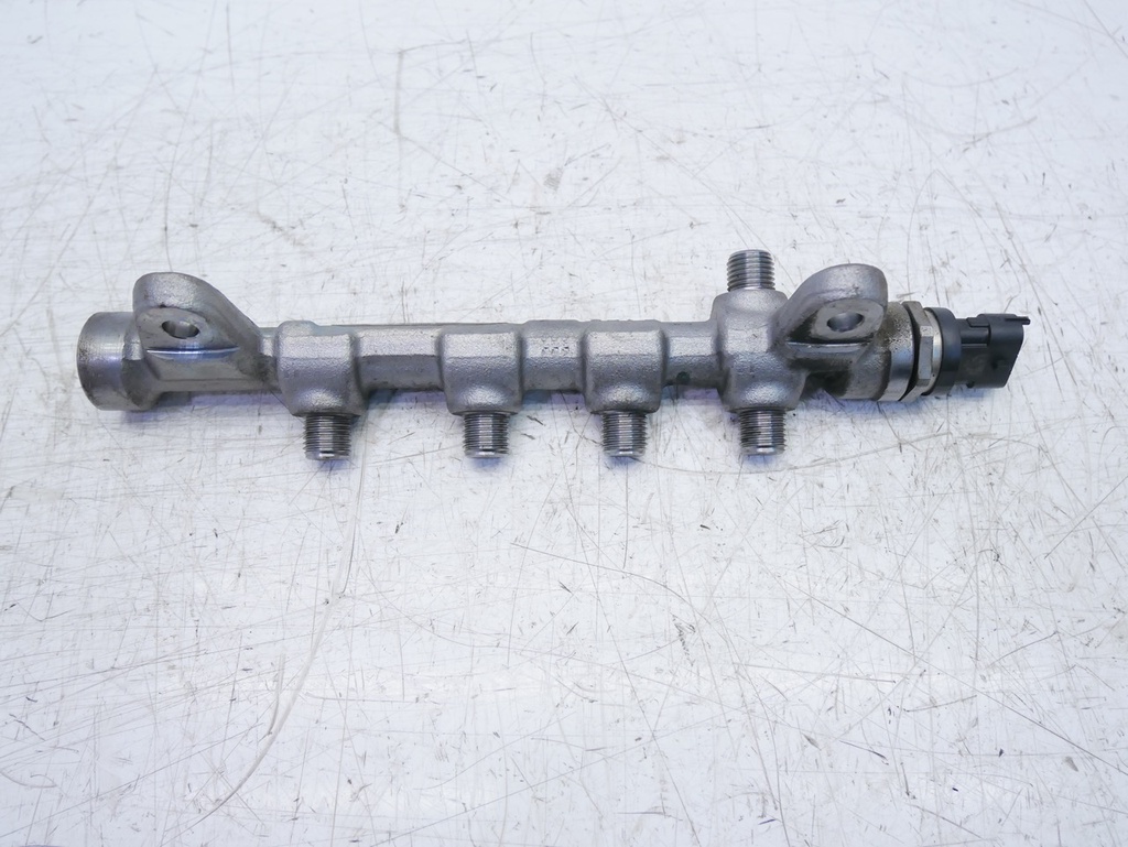 Rampa de inyección Opel Insignia A 2.0 CDTI Diesel A20DTH LBS 0445214221