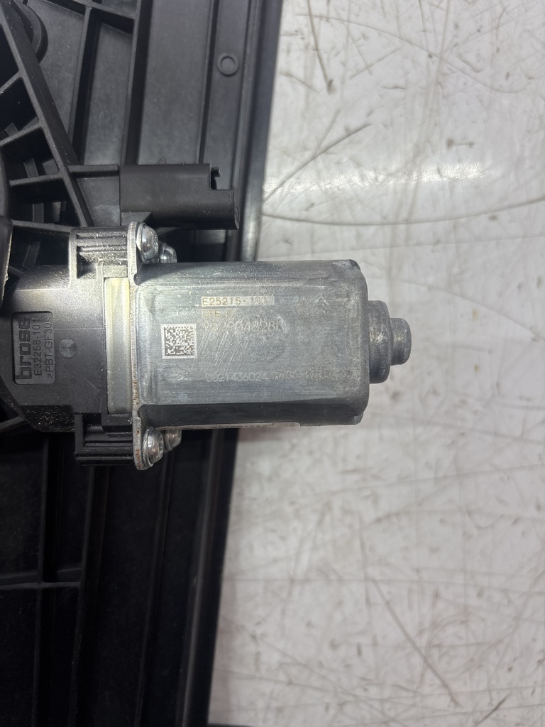 [MTD-510788] Motor del elevalunas trasero izquierdo Peugeot 308 SW III 1.5 YHZ DV5RC 9829048280