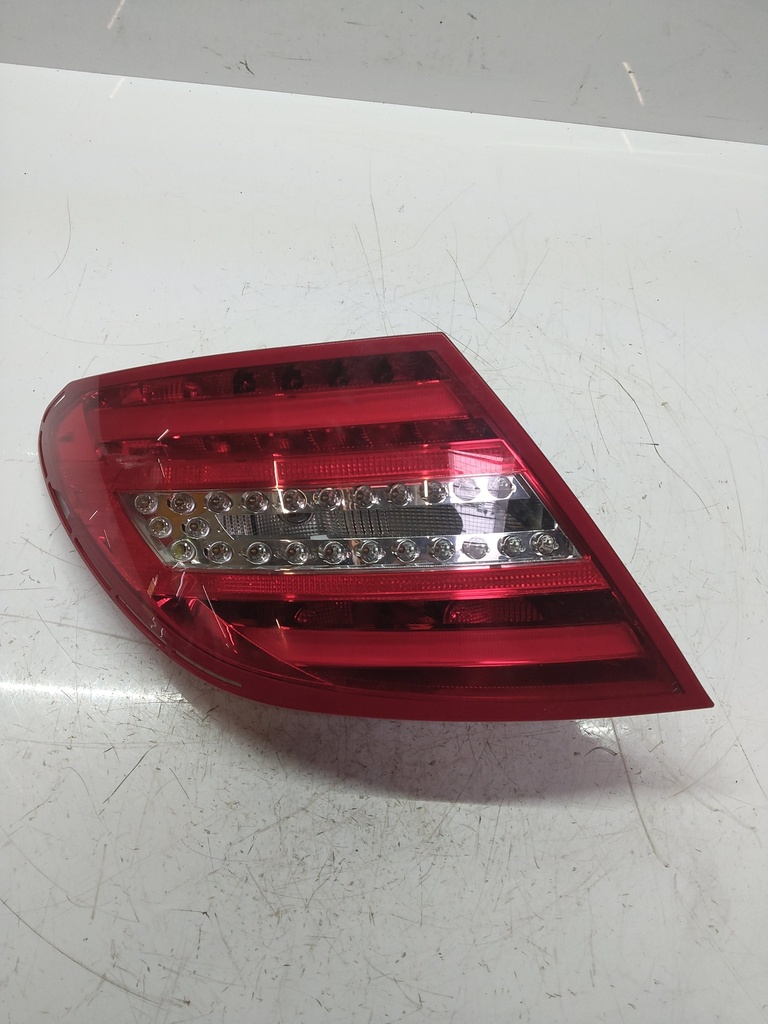 [MTD-519668] Luz trasera Mercedes Clase C C204 2.2 CDI OM651.911 A2049060403