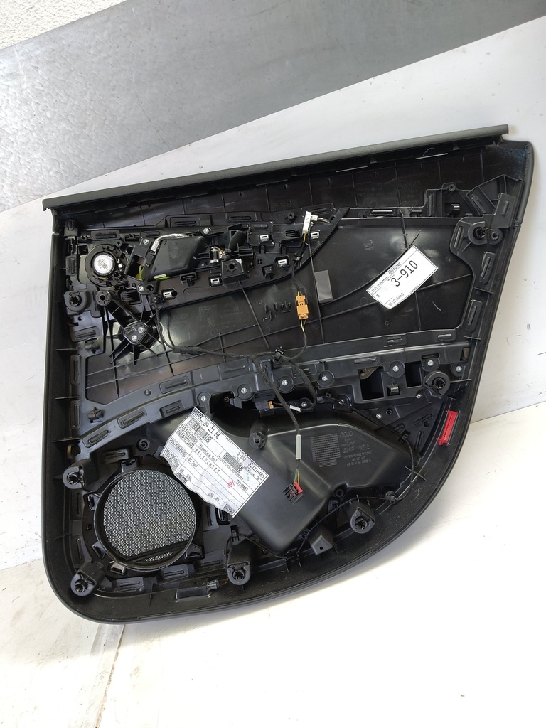 [MTD-523261] Revestimiento de puerta AUDI A4 B9 Avant 2016 CRTC 3.0 TDI 8W0868065