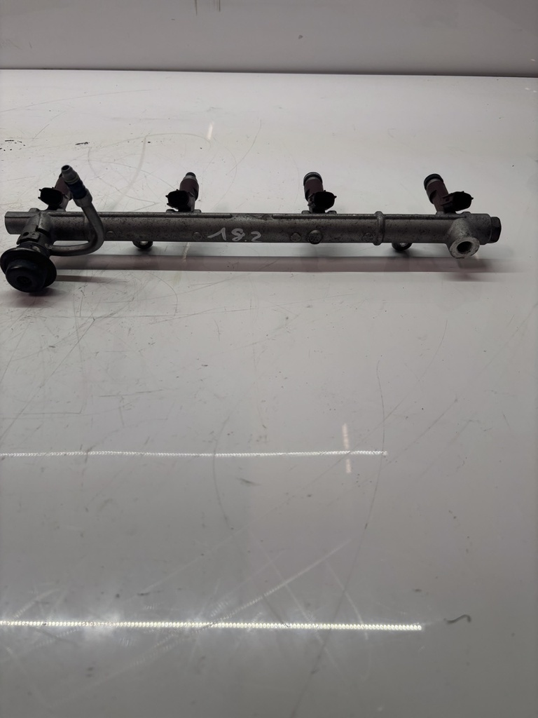 [MTD-477852] Rail de inyectores Toyota Sequoia Land Cruiser 4.7 gasolina 2UZ-FE 238080F020