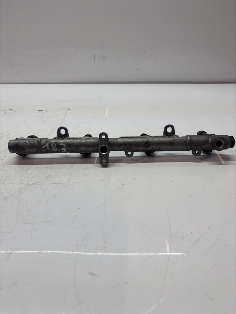 [MTD-477853] Rail de inyectores Toyota Sequoia Land Cruiser 4.7 gasolina 2UZ-FE 238070F020