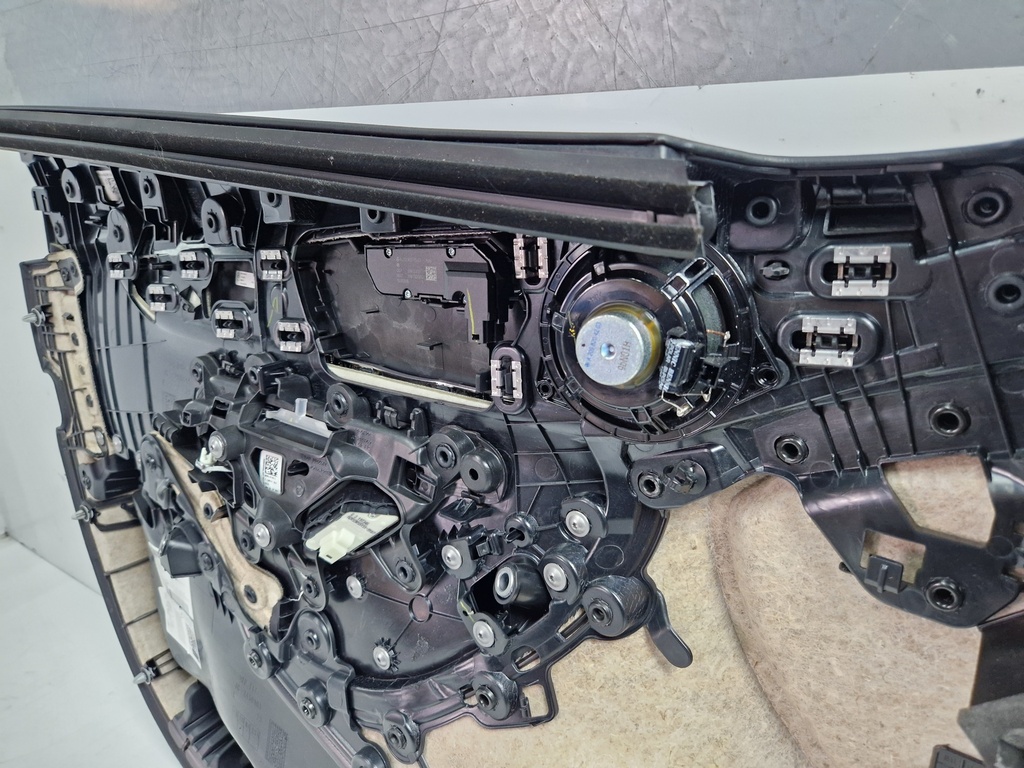 [MTD-497124] Revestimiento de puerta Mercedes Clase C W205