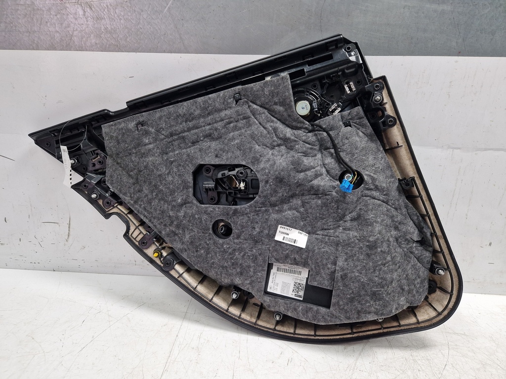 [MTD-500022] Revestimiento de puerta Mercedes Clase C C300 W205 2.0 M264.920