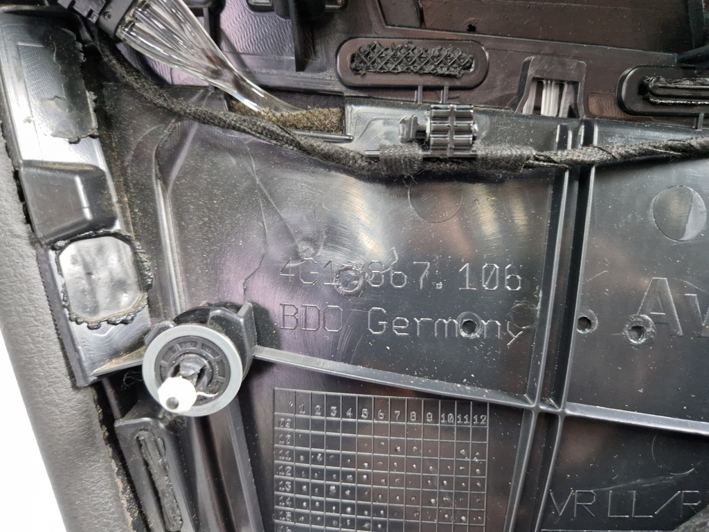 [MTD-497283] Embellecedor de puerta Audi A4 8WC 3.0 TDI V6 Diesel DMG DMGA 4G1867106