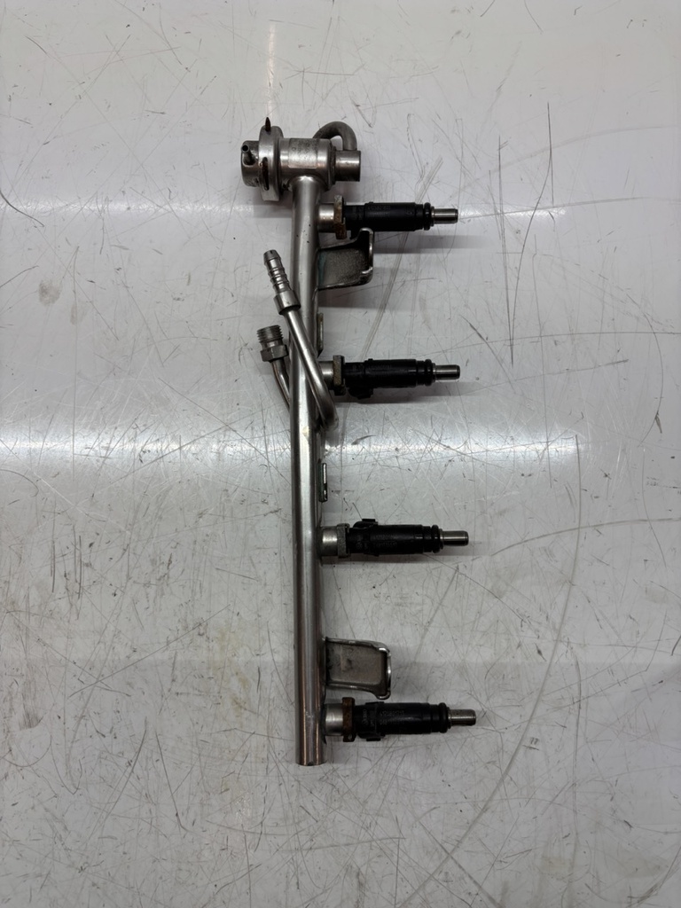 [MTD-451778] Colector de inyección Audi A4 B6 A6 C5 Passat 2.0 ALT 06B133551T