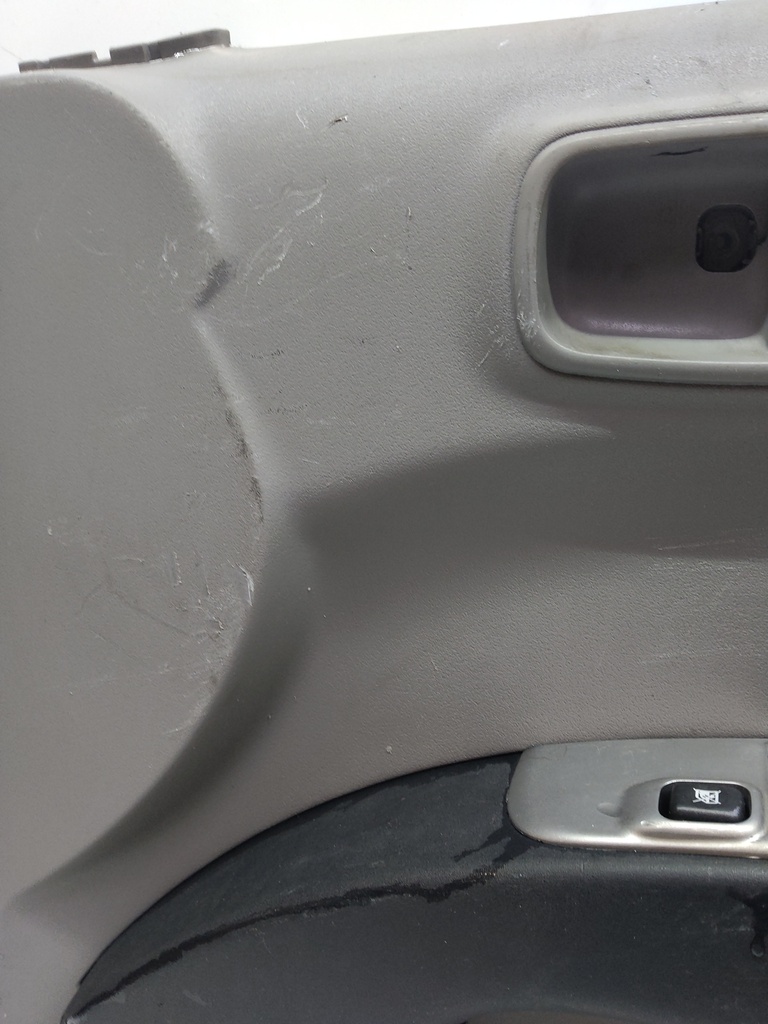 [MTD-504967] Panel de puerta delantera derecha Mitsubishi L200 Triton KB4T 2.5 4D56