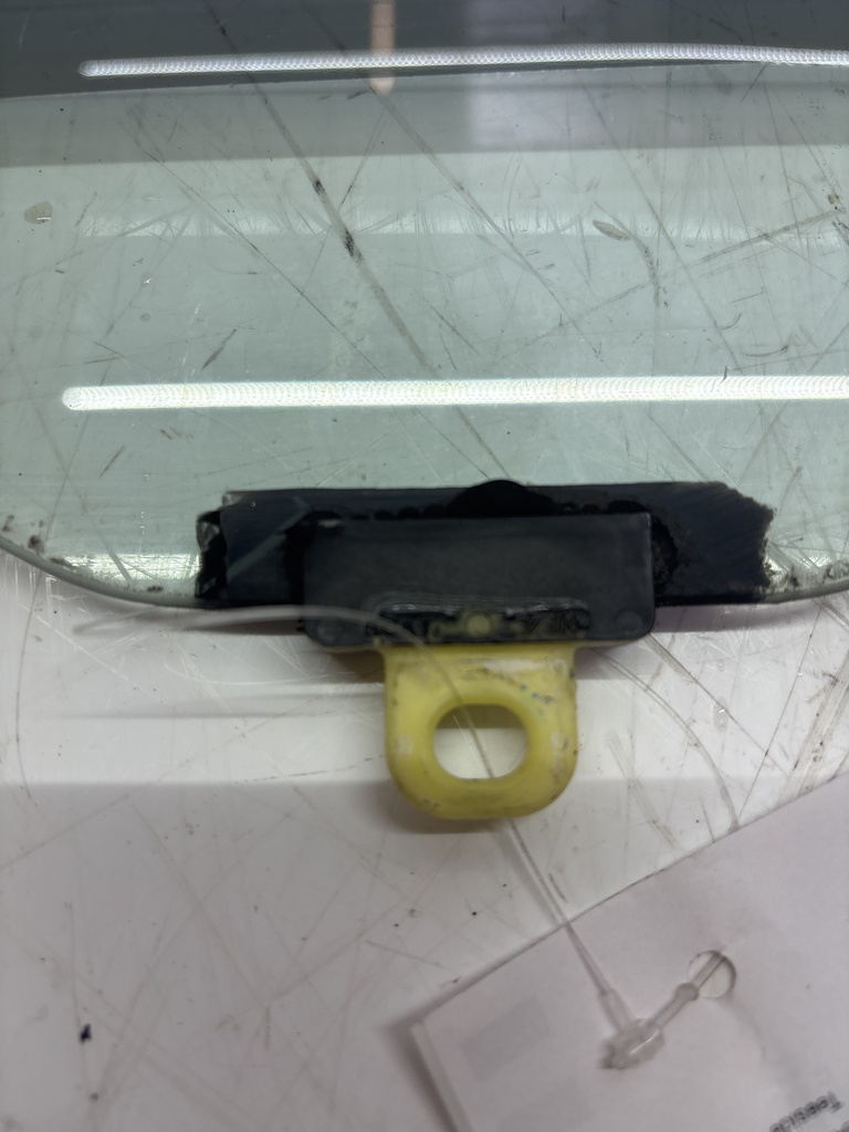 [MTD-504942] Cristal delantero izquierdo Mitsubishi L200 Triton KB4T 2.5 4D56 MN117597