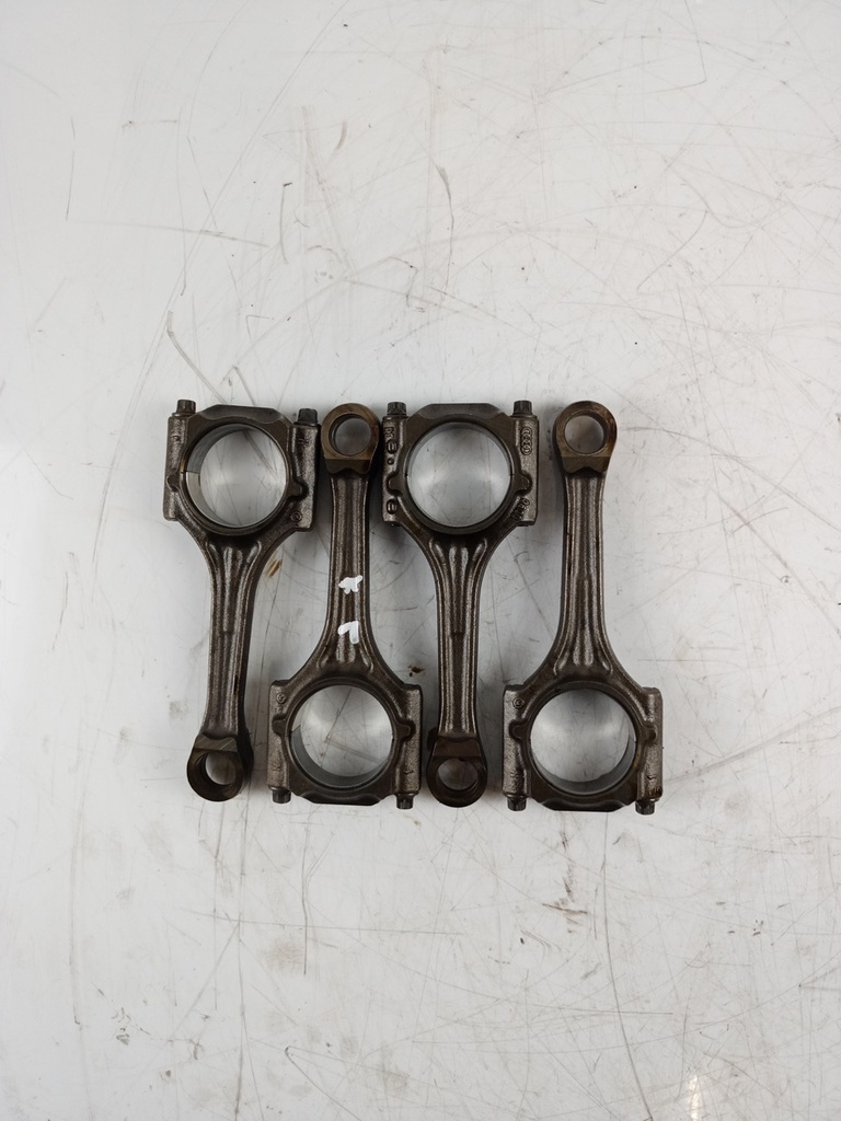 [MTD-431897] 4x biela Audi A4 B7 2.0 TFSI gasolina BWT