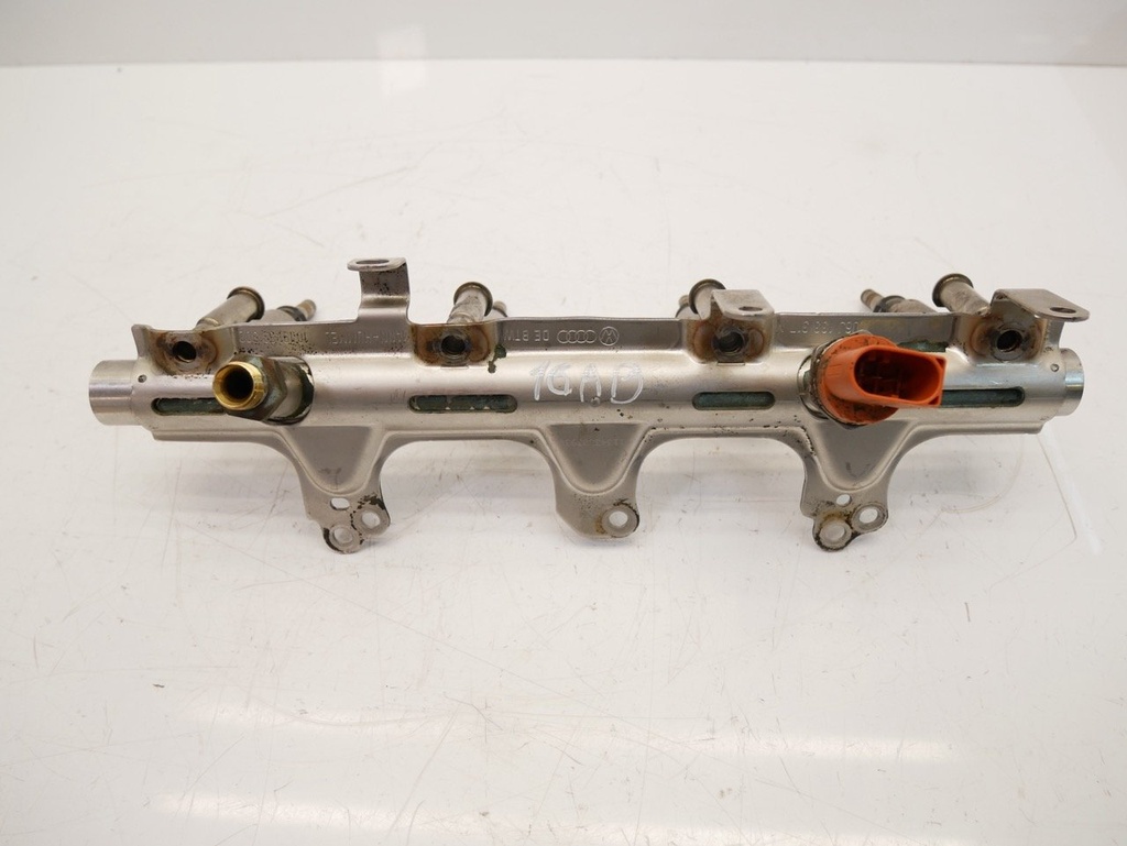 [MTD-476387] Colector de inyección Audi Q3 2.0 TFSI TSI CCTA CCT 06J133317M 06H906036G