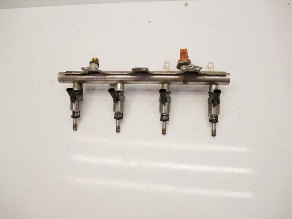 [MTD-476051] Colector de inyección Audi A3 / VW Beetle Golf 2.0 TFSi CBFA CBF 06J133317M 2004-2016
