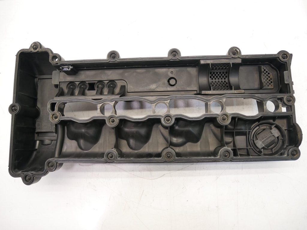 [MTD-477361] Tapa de balancines Mercedes Clase C W205 2.2 OM651.921
