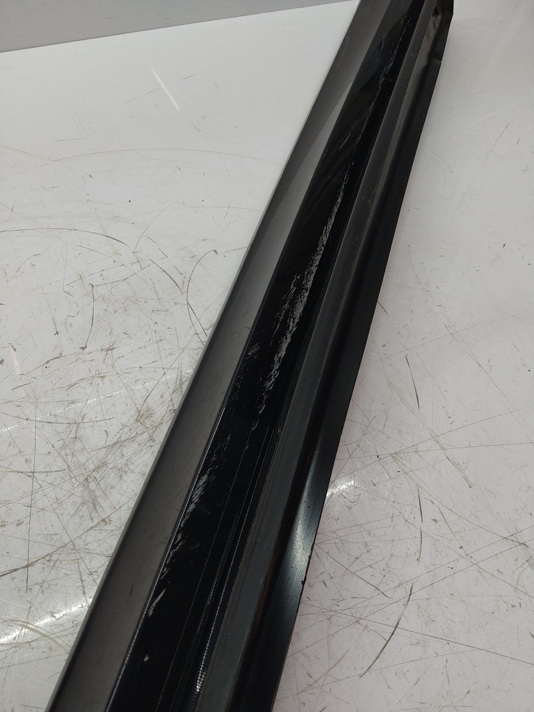 [MTD-509910] Embellecedor de moldura lateral Audi A3 8VM 2.0 quattro DJHA DJH 8V5853859