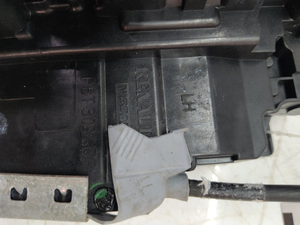 [MTD-515473] Cerradura de puerta Nissan Navara D23M 2.3 dci YS23DDTT LH