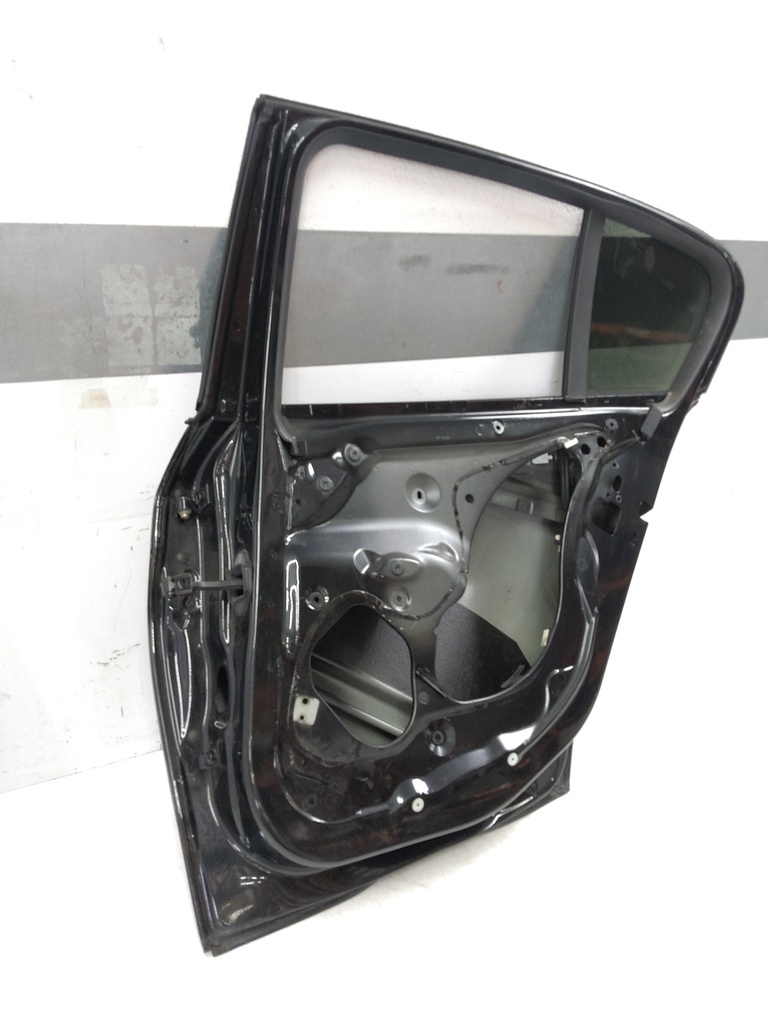 [MTD-520590] Puerta trasera derecha BMW Serie 1 F20 1.6 N13B16A 41525A2A398 NEGRO (475)
