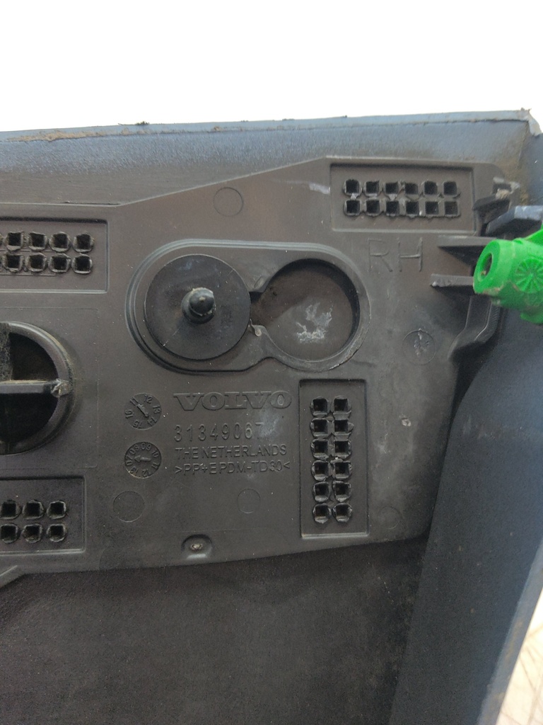 [MTD-522906] Faldón lateral derecho Volvo V40 525 2014 D5204T6 2,0 31395043