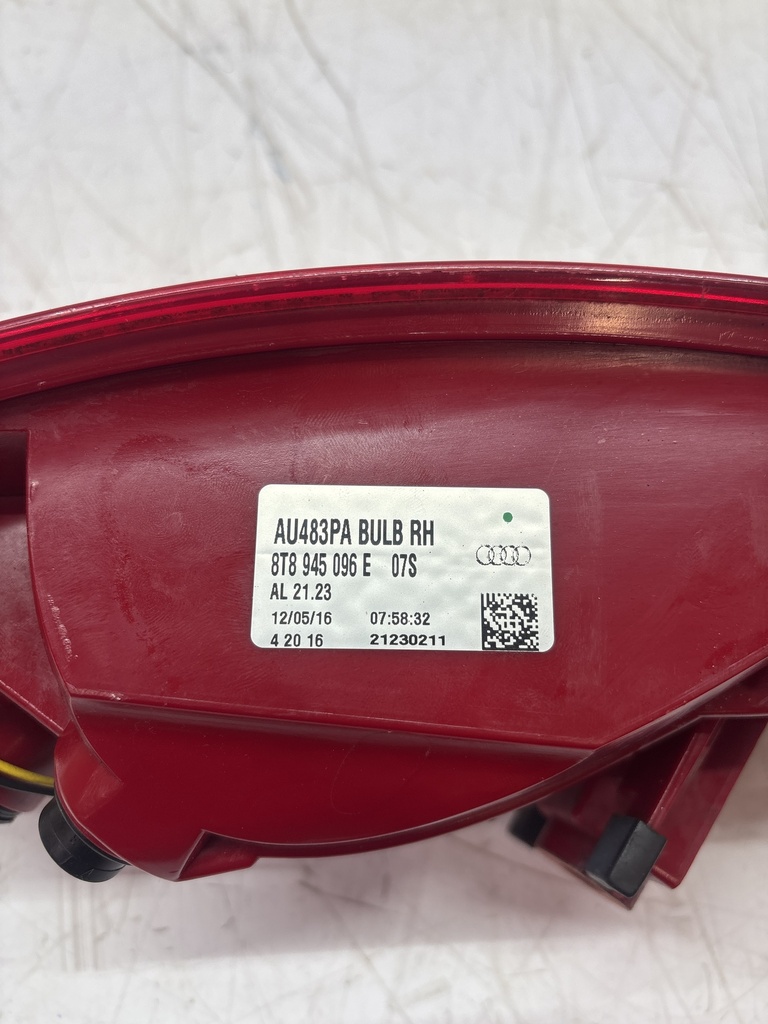 [MTD-499767] Luz trasera Audi A5 8TA 2.0 TDI Diesel CNH CNHA 8T8945096E