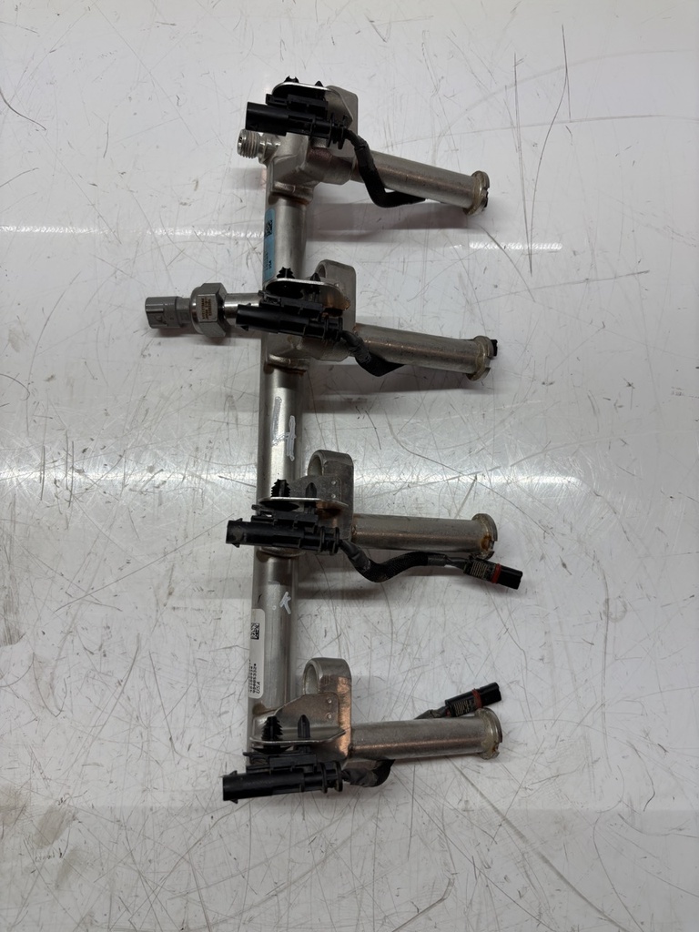 [MTD-451738] Carril del inyector Volvo V40 2.0 T2 B4204T17 31478555