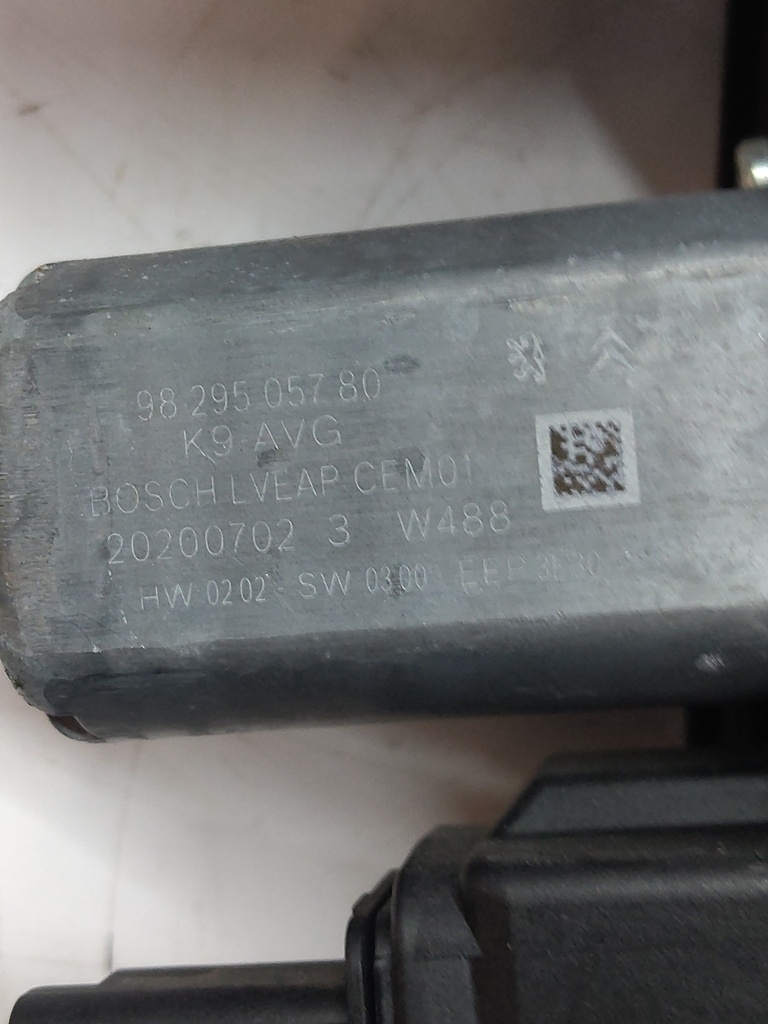 [MTD-504951] Motor del elevalunas delantero izquierdo Opel Combo 1.5 CDTI D15DT 9829505780