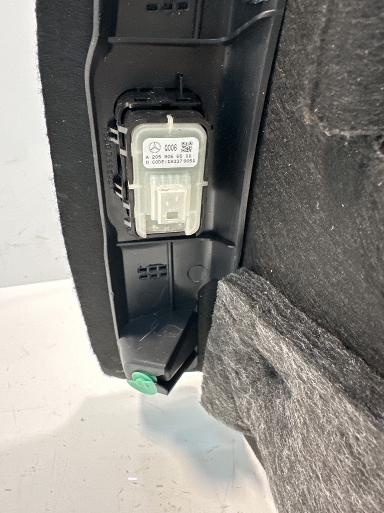 [MTD-498406] Panel de cierre del maletero Mercedes C300 W205 2.0 M264.920 A2056909604