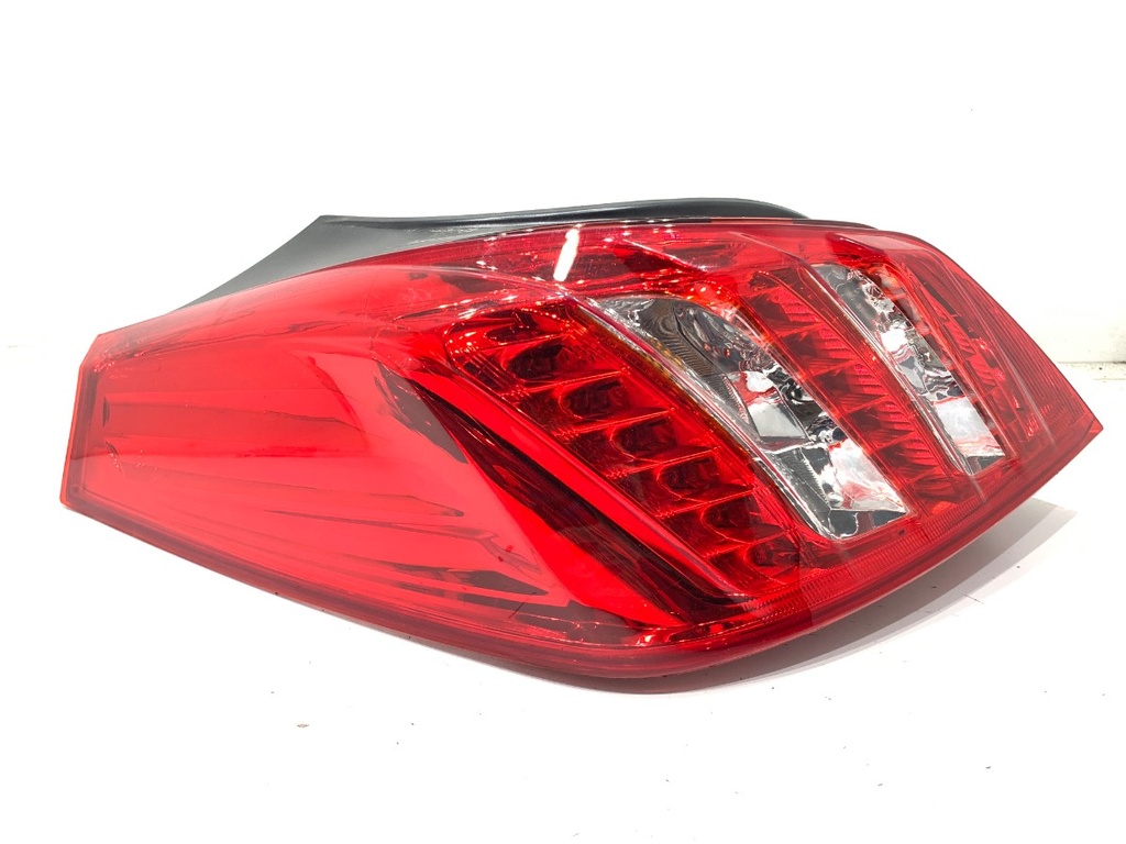 [STARK-767750] Piloto trasero izquierdo PEUGEOT 508 I (8D_) 1.6 THP 115 kW 2010-2018