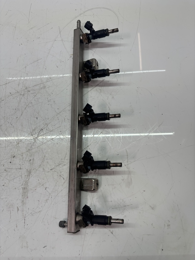 [MTD-473682] Colector de inyección VW Golf Beetle Jetta Passat 2.5 CBUA CBU 07K906031C