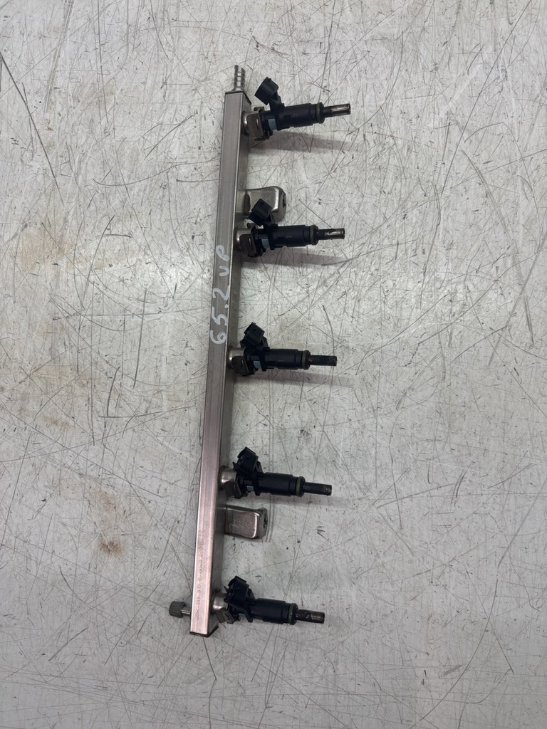 [MTD-483550] Colector de inyección VW Beetle Golf Jetta Passat 2.5 gasolina CBUA CBU 07K906031C