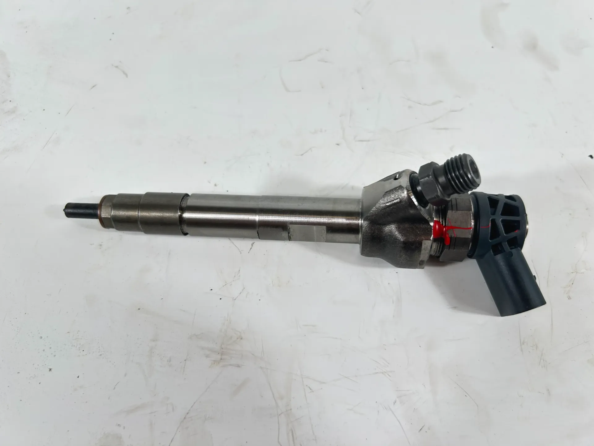 Inyector BMW F30 318d 2.0 D Diesel B47D20A 8514146