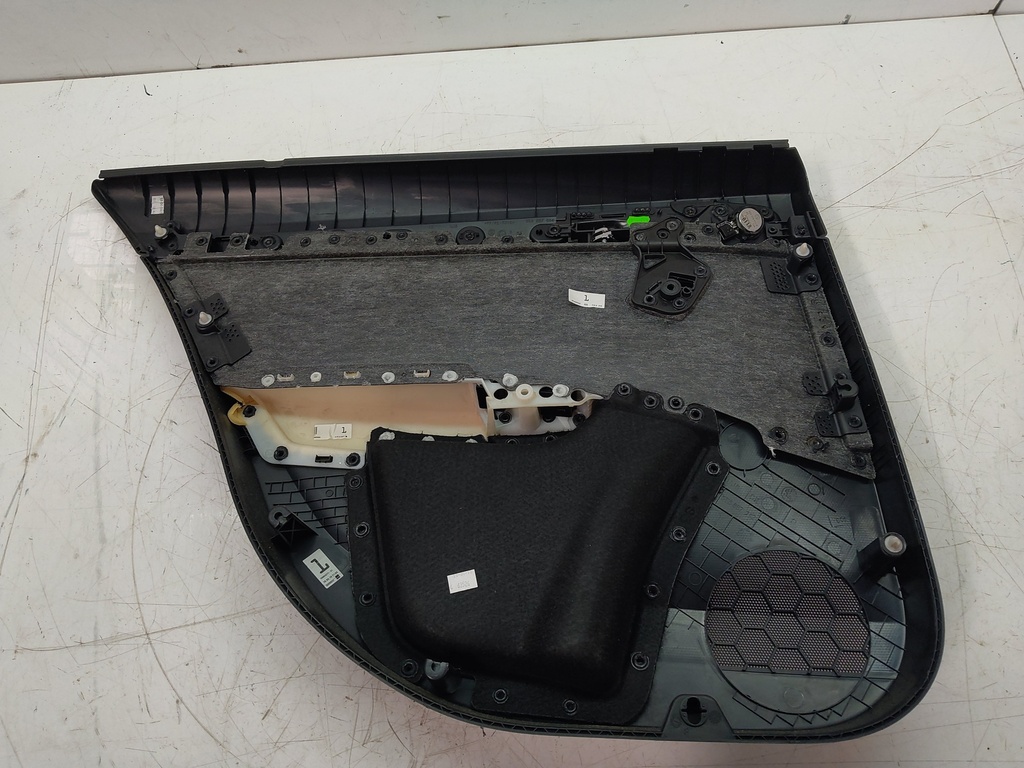 [MTD-512239] Panel de puerta SKODA OCTAVIA III 1.6 TDI Diesel DDYA DDY 5E5867212