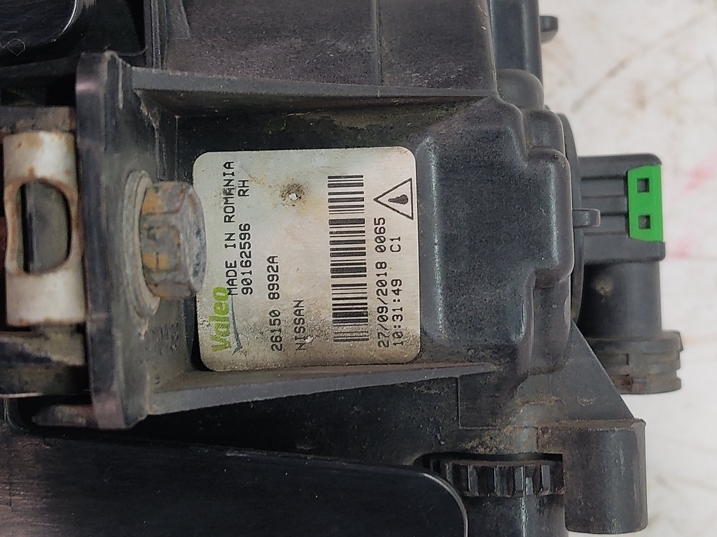 [MTD-513332] Luz antiniebla delantera Nissan Navara D23M 2.3 dci YS23DDTT YS23 261508992A