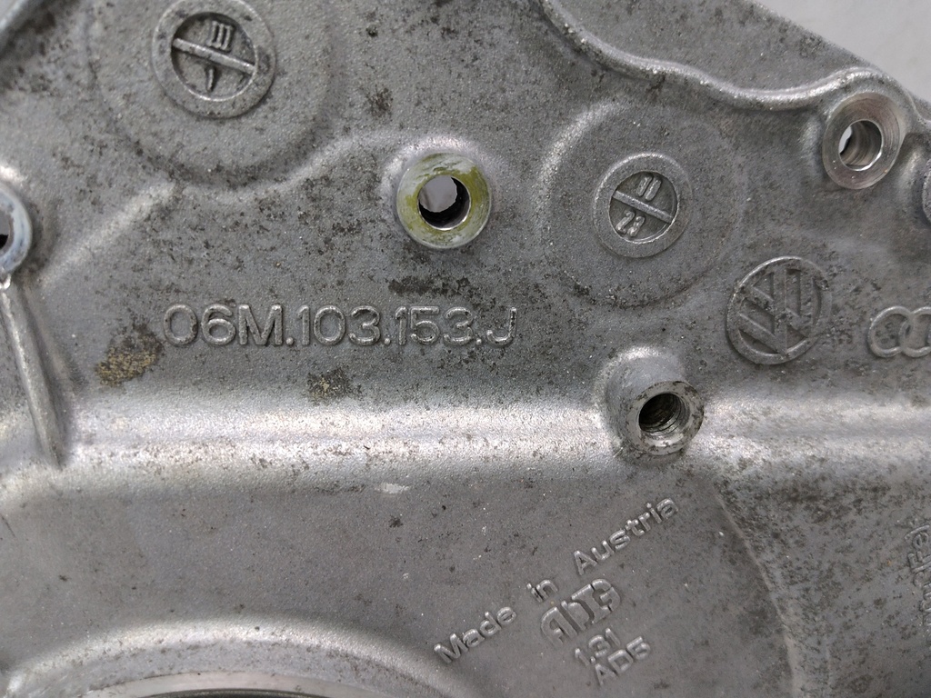 [MTD-514661] Tapa de balancines delantera Porsche Macan 2.9 GTS DGR DGRB 06M103153J