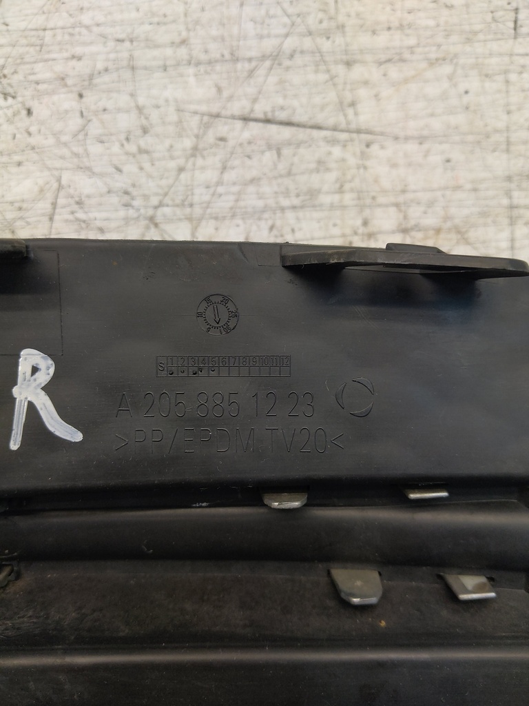 [MTD-519998] Rejilla del radiador Mercedes Clase C W205 1.6 CDI 626.951 A2058851223