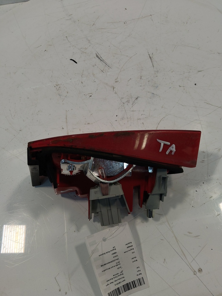 [MTD-520987] Luz trasera AUDI A4 B8 S4 Avant 3.0 TFSI quattro CAKA 8K9945093B
