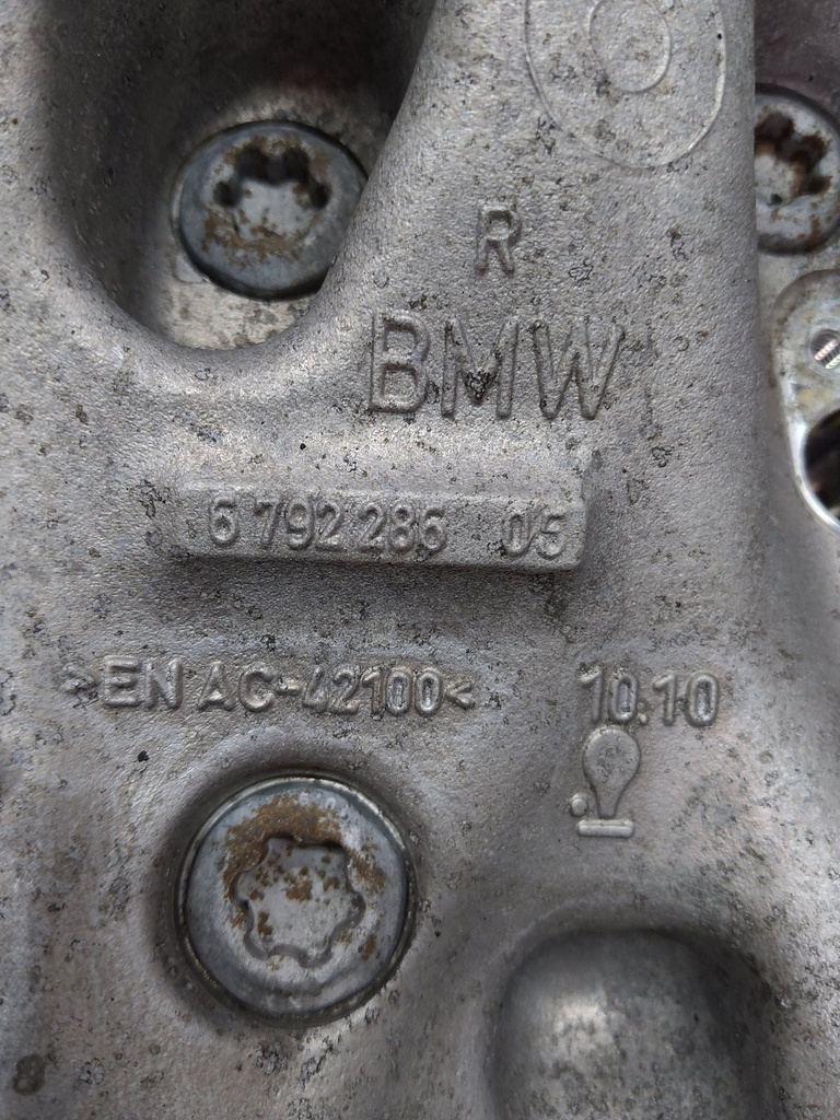 [MTD-524490] Cubo de rueda delantero derecho BMW Serie 1 F20 2016 B38 B15 A 1.5 6792286