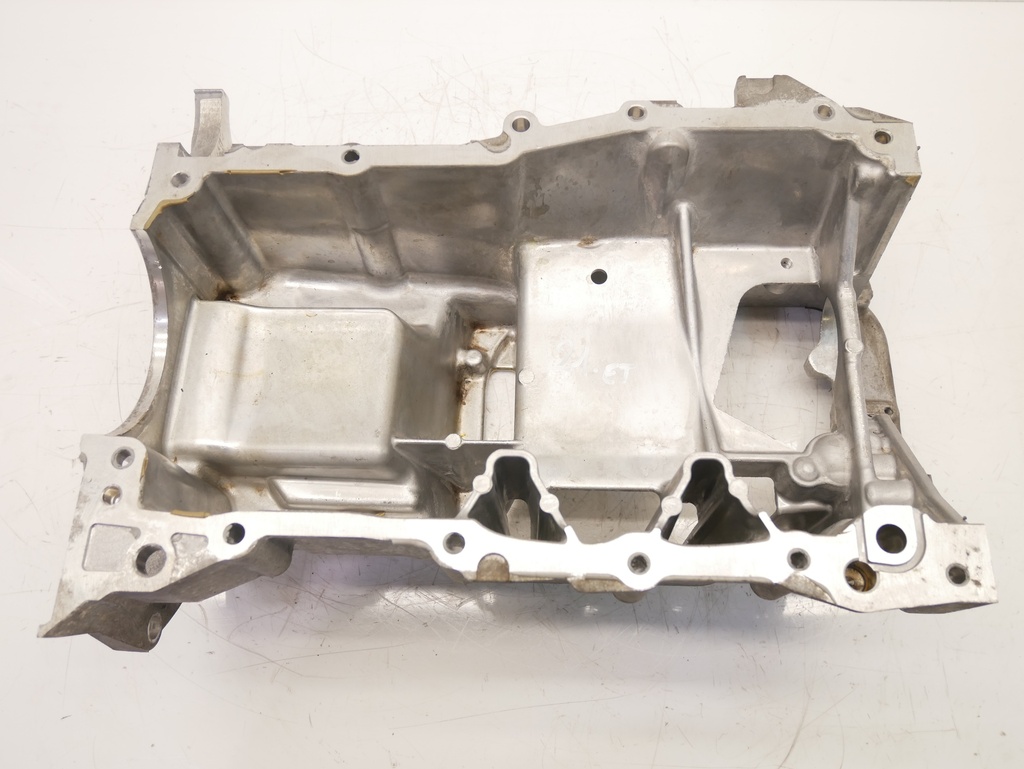 [MTD-390083] Cárter de aceite superior para Toyota Prius W4 1.8 Hybrid 2ZR-FXE