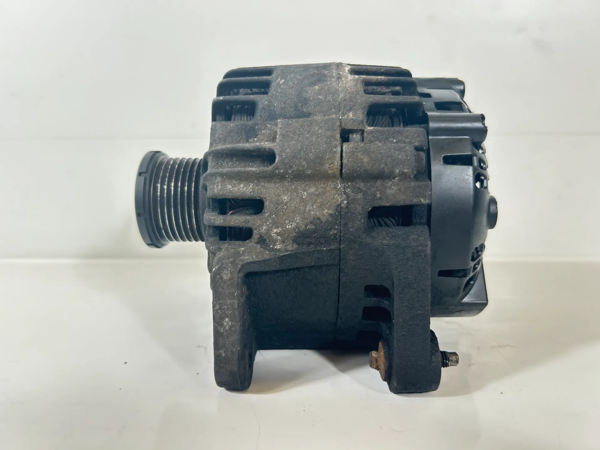 Alternador Opel Vivaro 2010 M9R786 8200404459