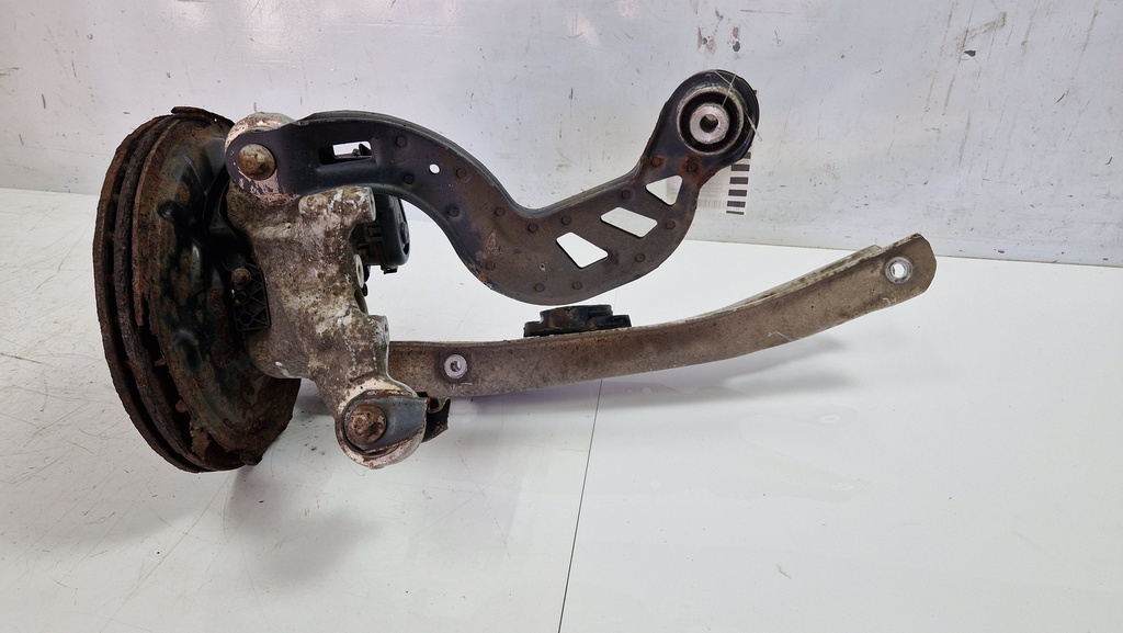 [MTD-509371] Cubo de rueda de dirección trasero derecho Infiniti Q30 2.0 211cv M270.920