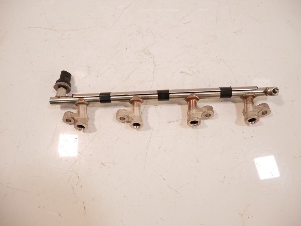 [MTD-445997] Carril del inyector Mazda CX-3 CX-5 2.0 PEX3 PE PE2713150