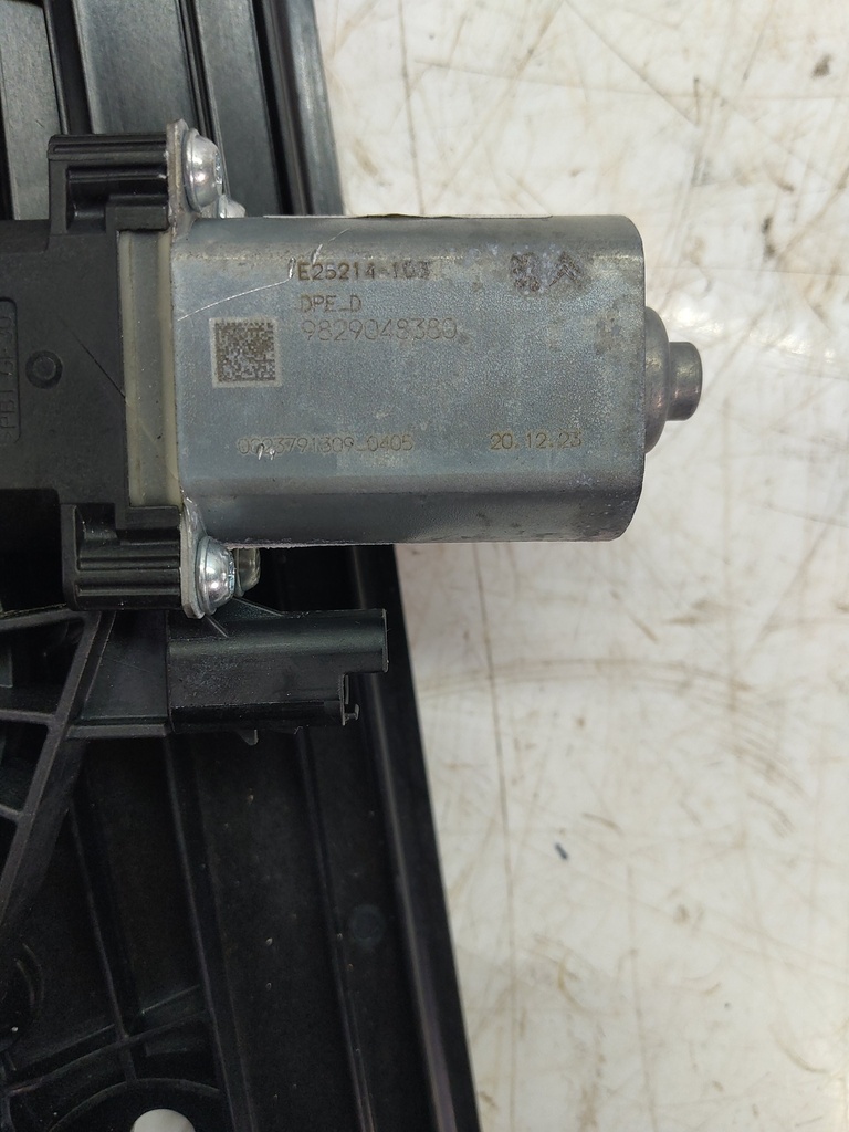 [MTD-516478] Motor del elevalunas trasero derecho Peugeot 308 III 1.5 YHZ 9829048380