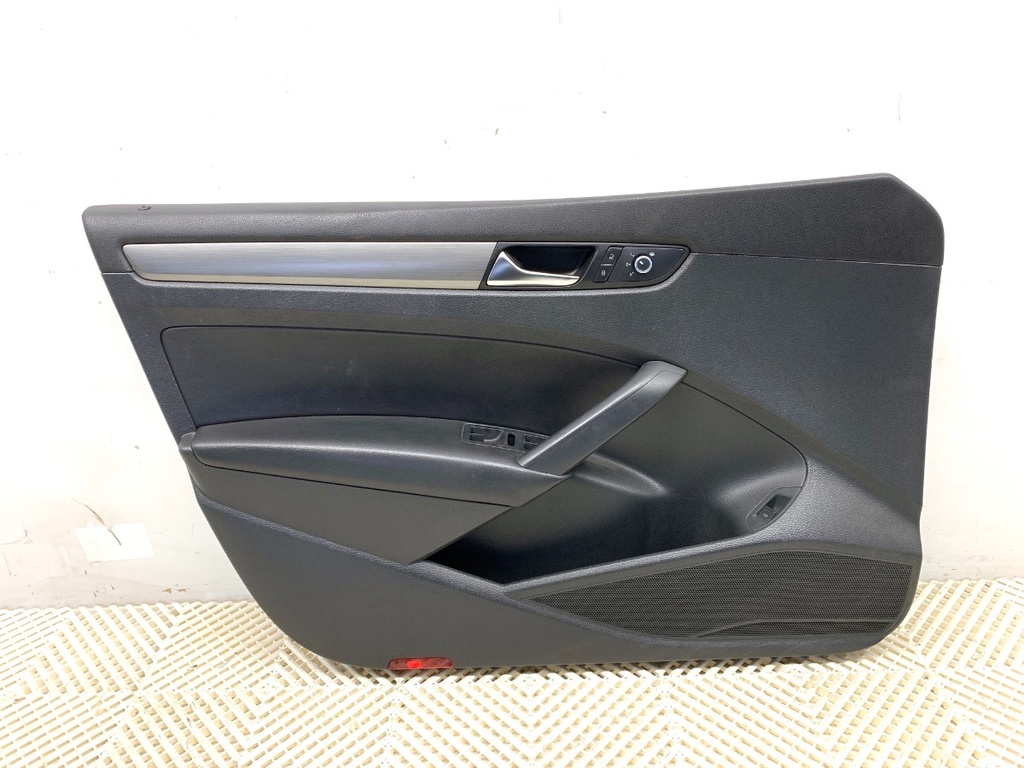 [STARK-813846] Panel de puerta delantero izquierdo VW Passat B7 (A32, A33) 2011-2022