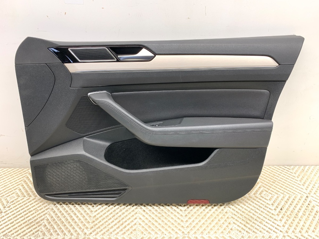[STARK-814571] Panel de puerta delantero derecho VW Passat B8 Variant (2014-2022) 2.0 TDI