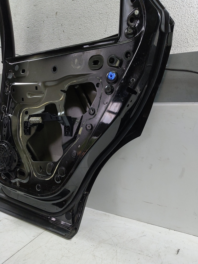[MTD-533446] Puerta trasera derecha Peugeot 3008 II 1.6 BlueHDi 130 kW (177 CV) 2018 - Color negro perla