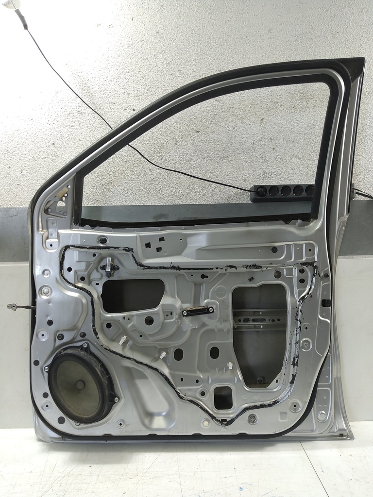 [MTD-532075] Puerta delantera derecha Nissan Navara NP300 2018 KL0 silver