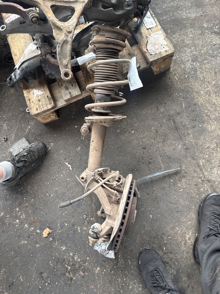 [MTD-532133] Buje de rueda y amortiguador derecho delantero Skoda Karoq 2018 1.6 TDI