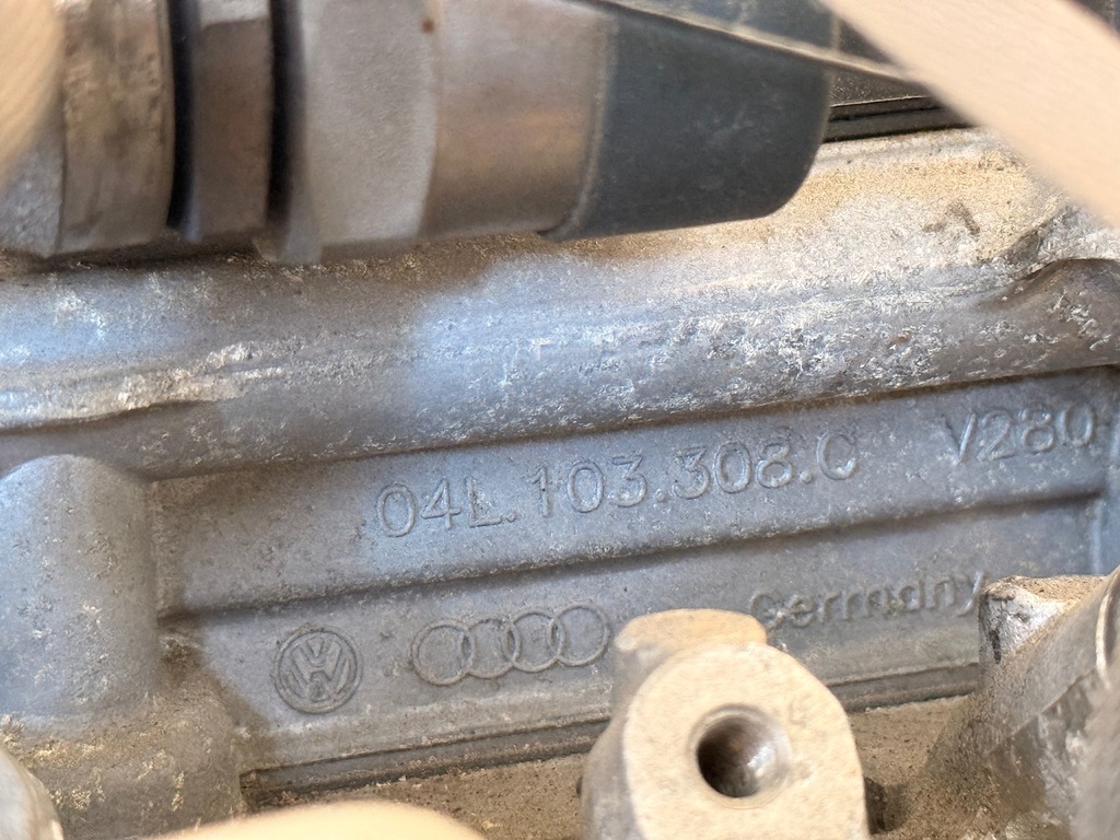 [1000802] Carcasa árbol de levas Seat Leon 1.6 TDi CLH CLHA 04L103308C 04L10329F