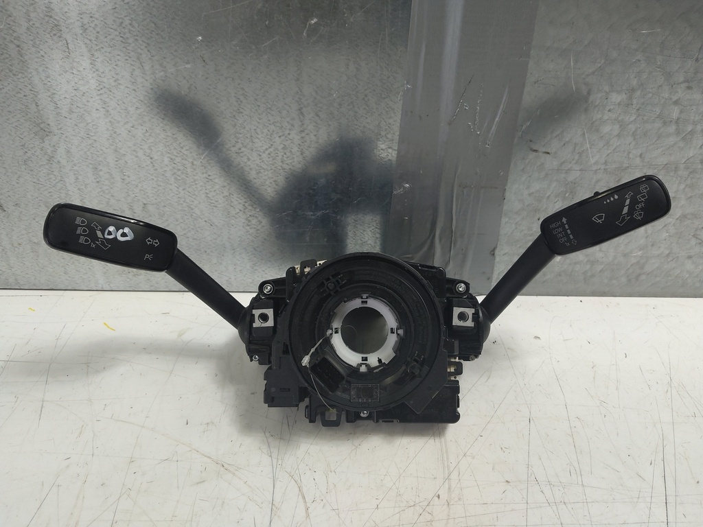 [MTD-533194] Interruptor en la columna de dirección Volkswagen Golf VIII 2021 DPCA DPC 1.5 TSI