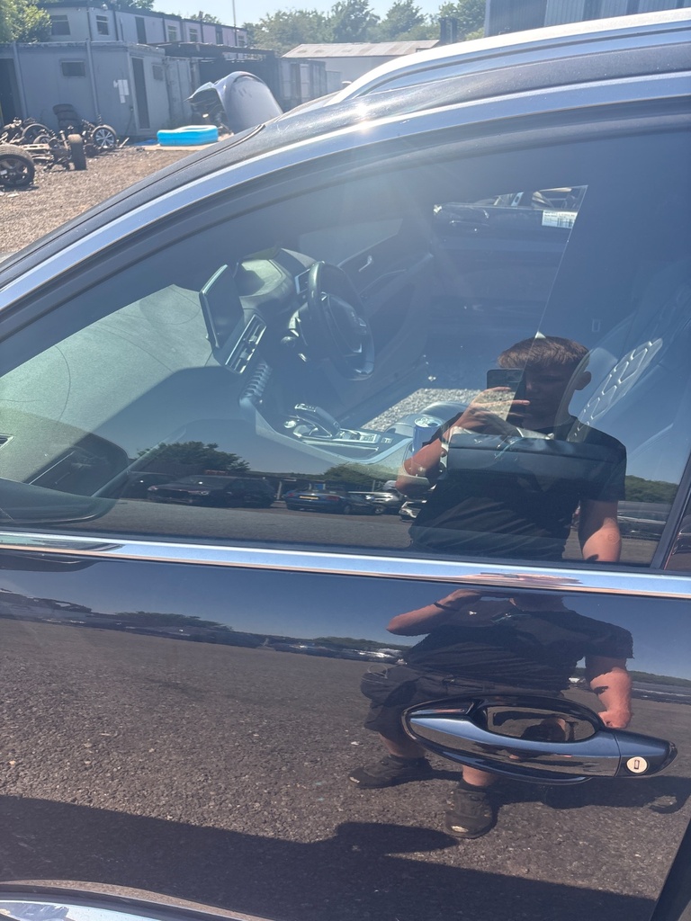 [MTD-533434] Cristal de puerta delantero izquierdo Peugeot 3008 II 2018 KTV perla nera